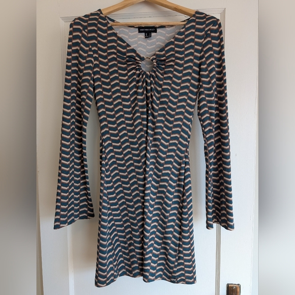 Streetwear Society Dresses & Skirts - Streetwear Society Long Sleeve Pattern Dress